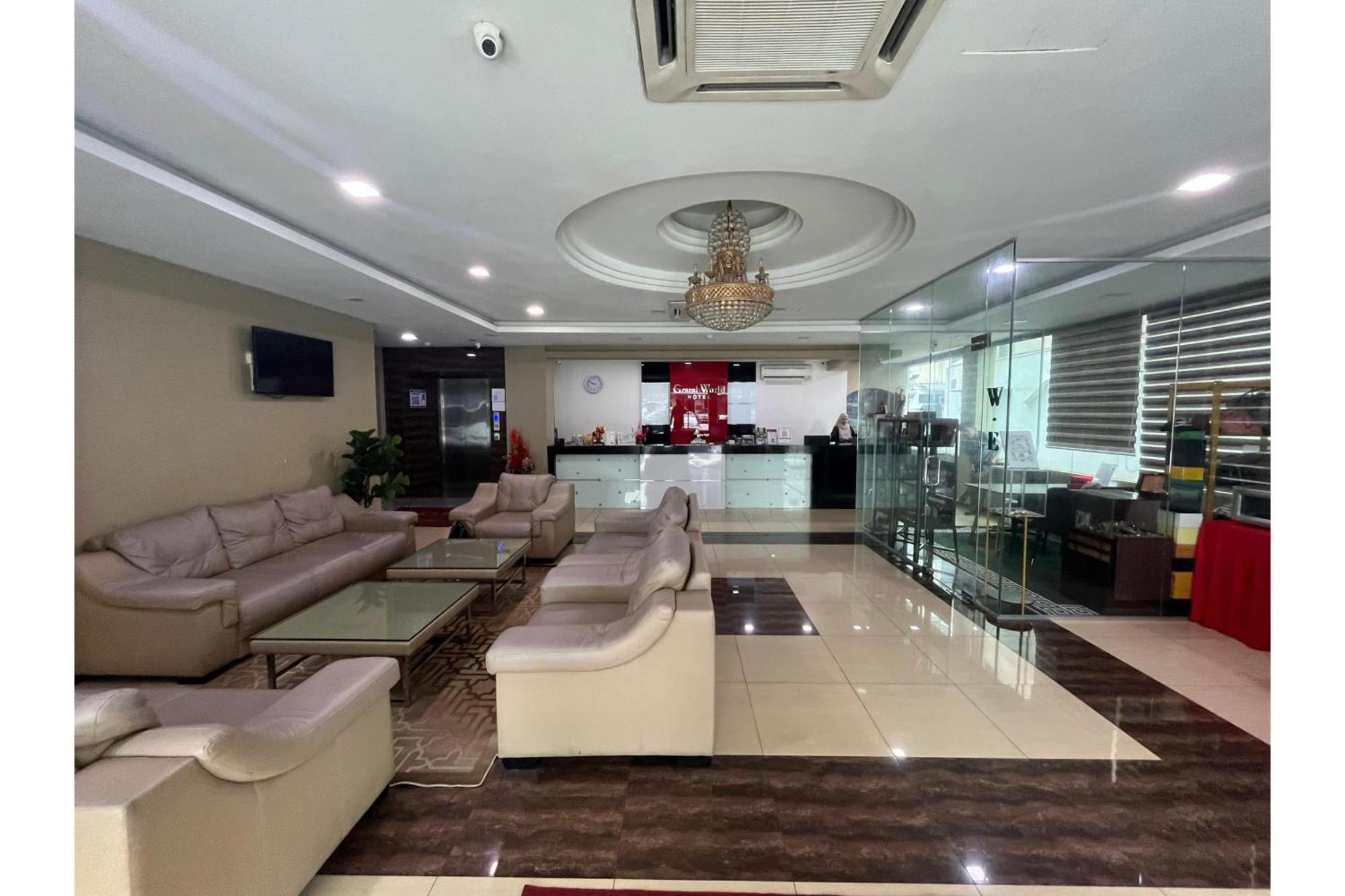 Capital O 91074 Grand World Hotel Johor Bahru Bagian luar foto