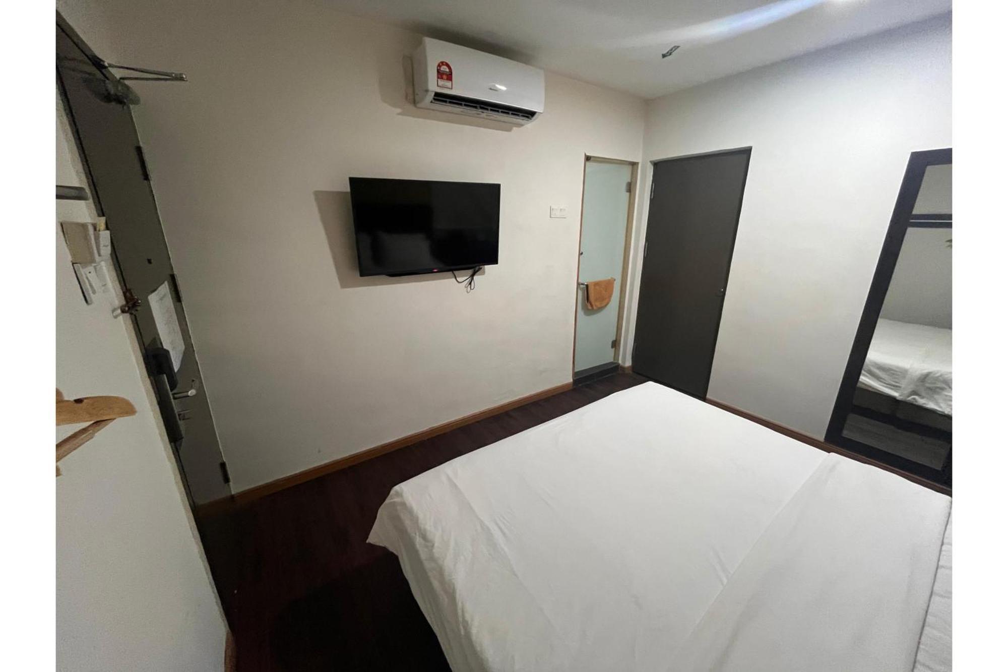 Capital O 91074 Grand World Hotel Johor Bahru Bagian luar foto