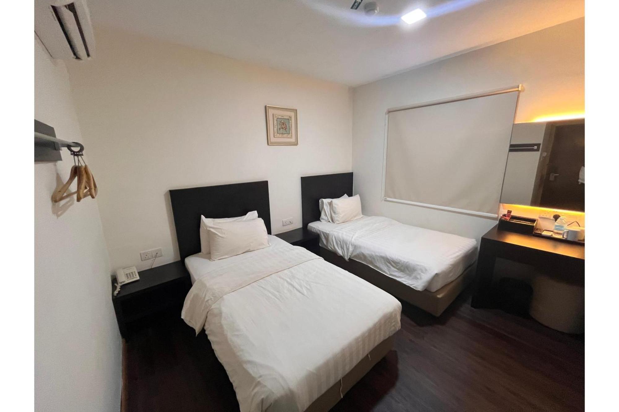 Capital O 91074 Grand World Hotel Johor Bahru Bagian luar foto