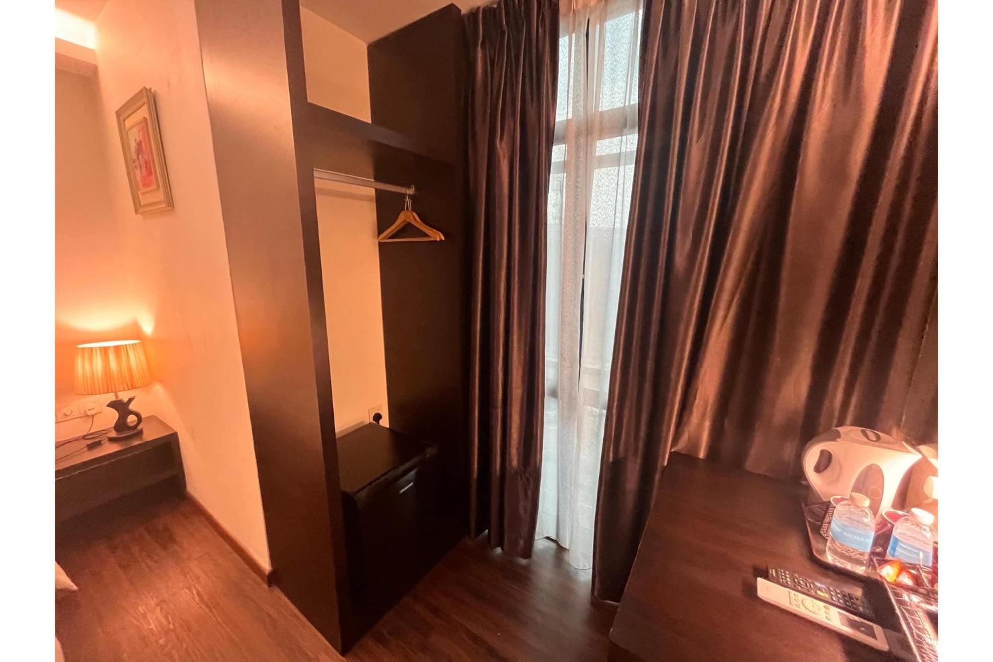Capital O 91074 Grand World Hotel Johor Bahru Bagian luar foto