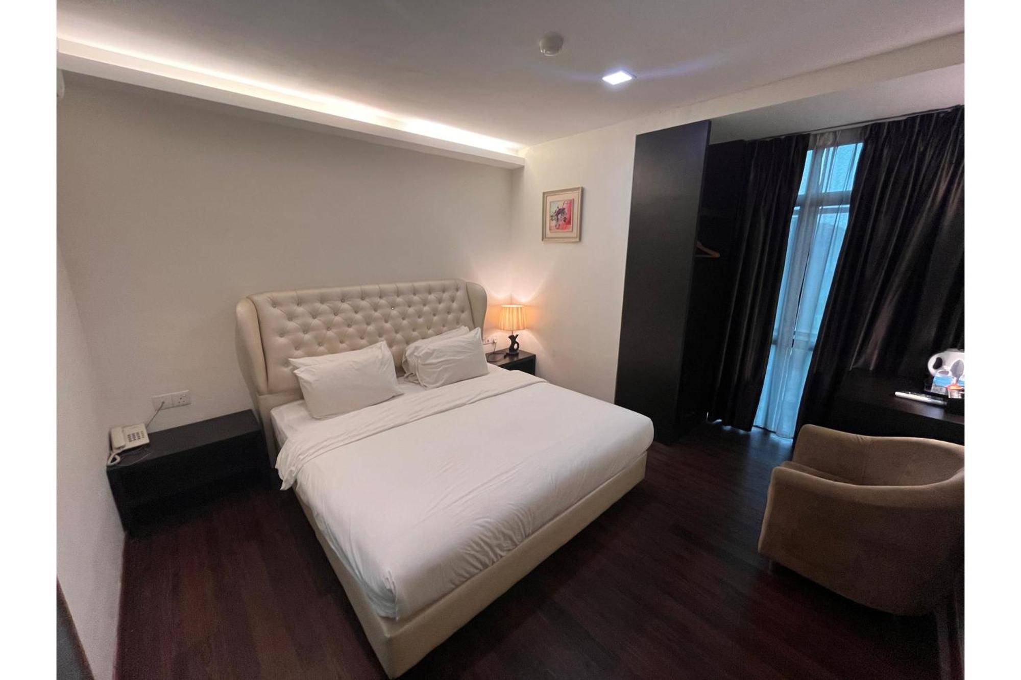 Capital O 91074 Grand World Hotel Johor Bahru Bagian luar foto