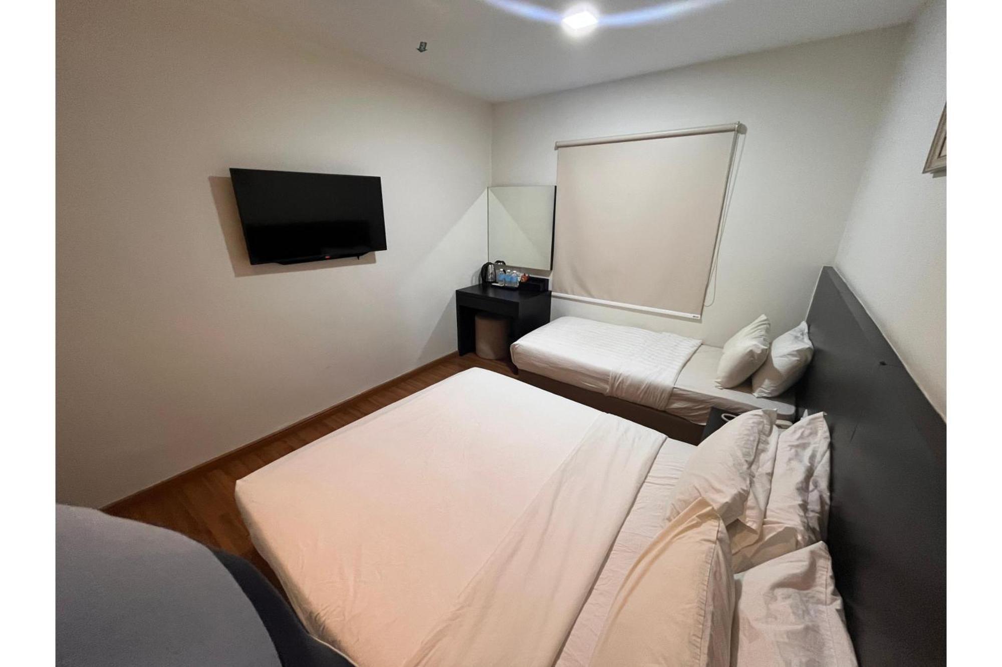 Capital O 91074 Grand World Hotel Johor Bahru Bagian luar foto