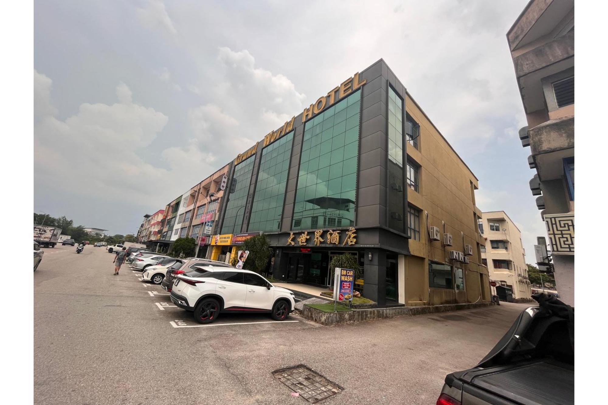 Capital O 91074 Grand World Hotel Johor Bahru Bagian luar foto