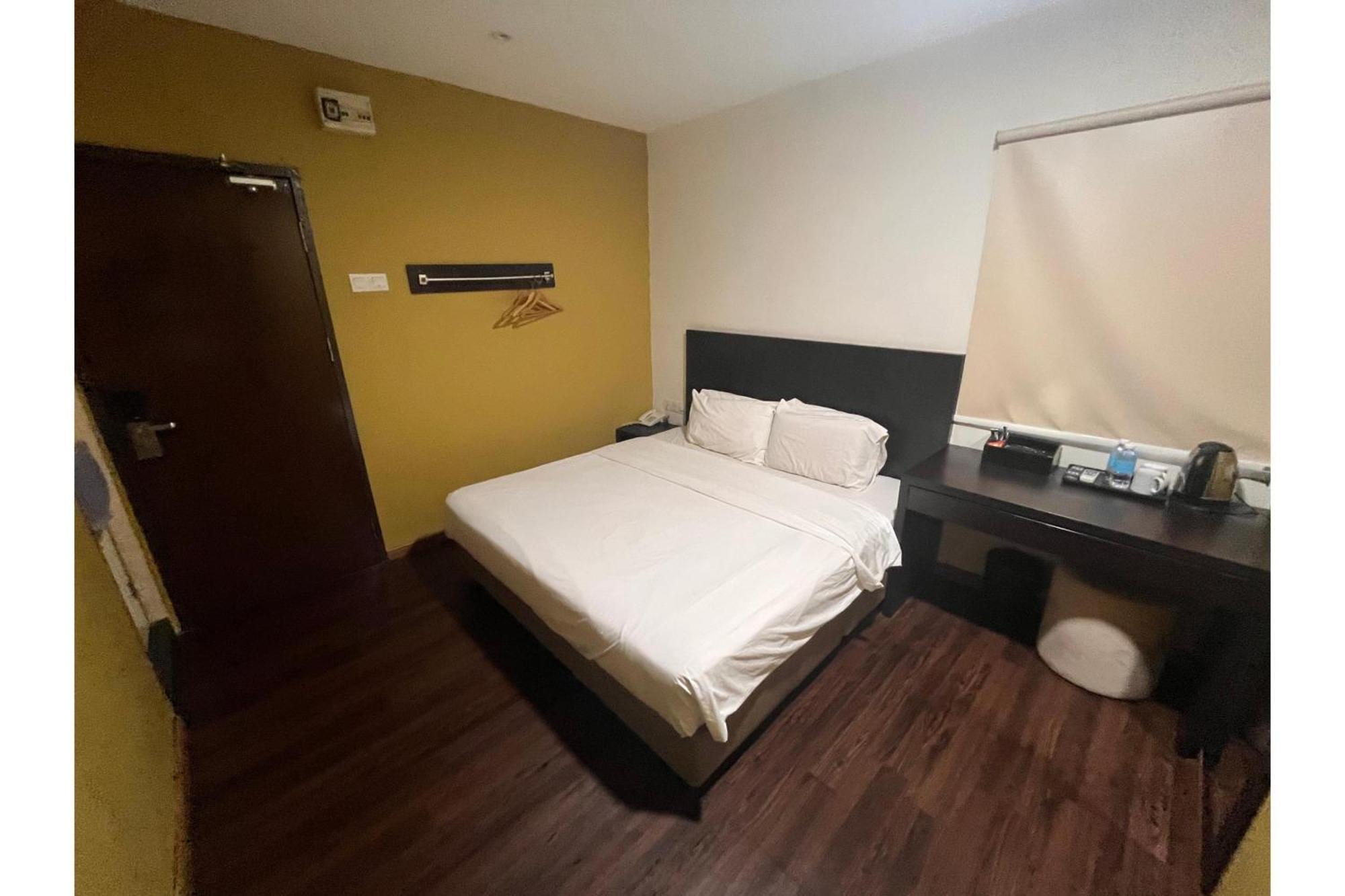 Capital O 91074 Grand World Hotel Johor Bahru Bagian luar foto