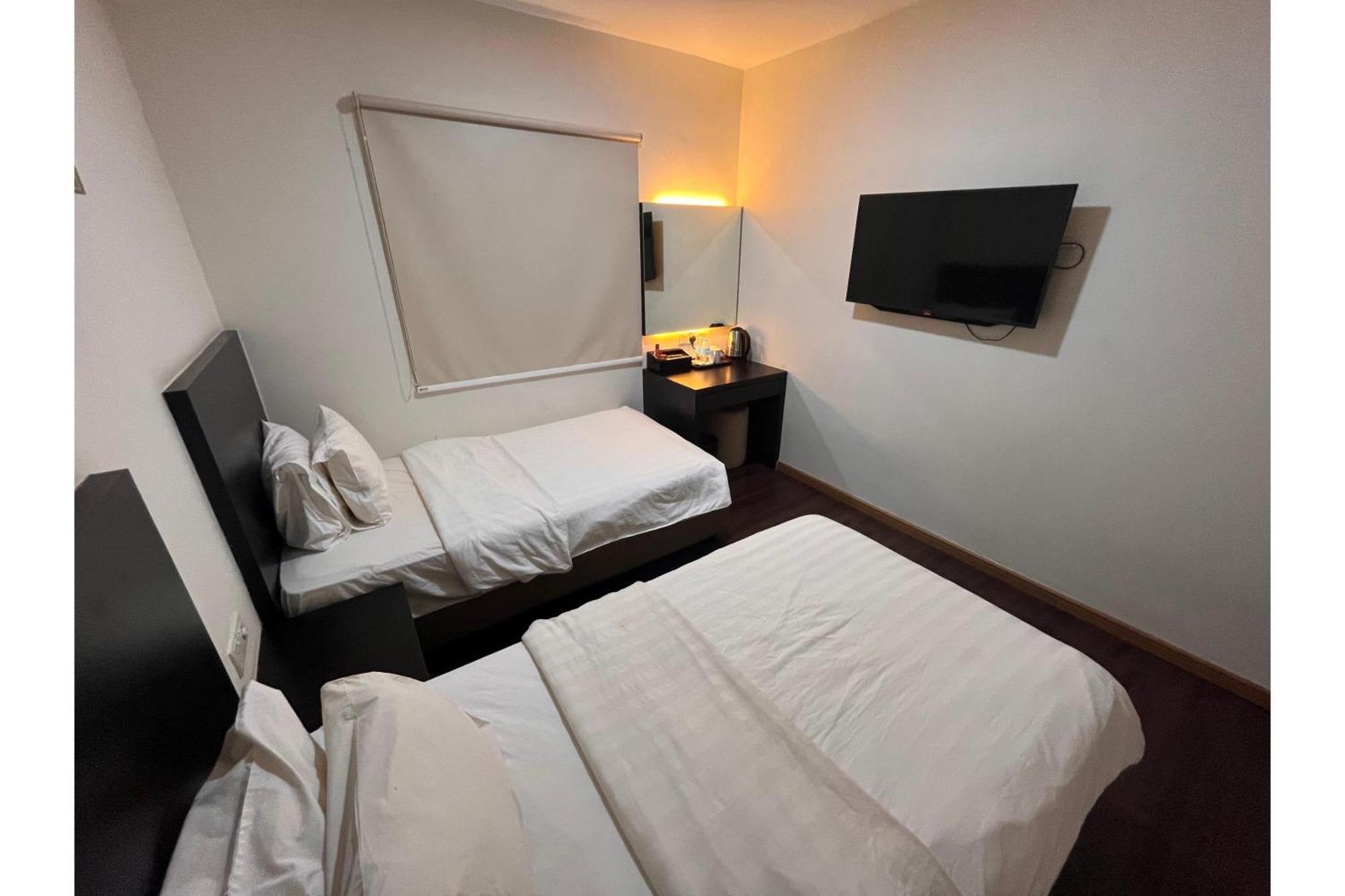 Capital O 91074 Grand World Hotel Johor Bahru Bagian luar foto