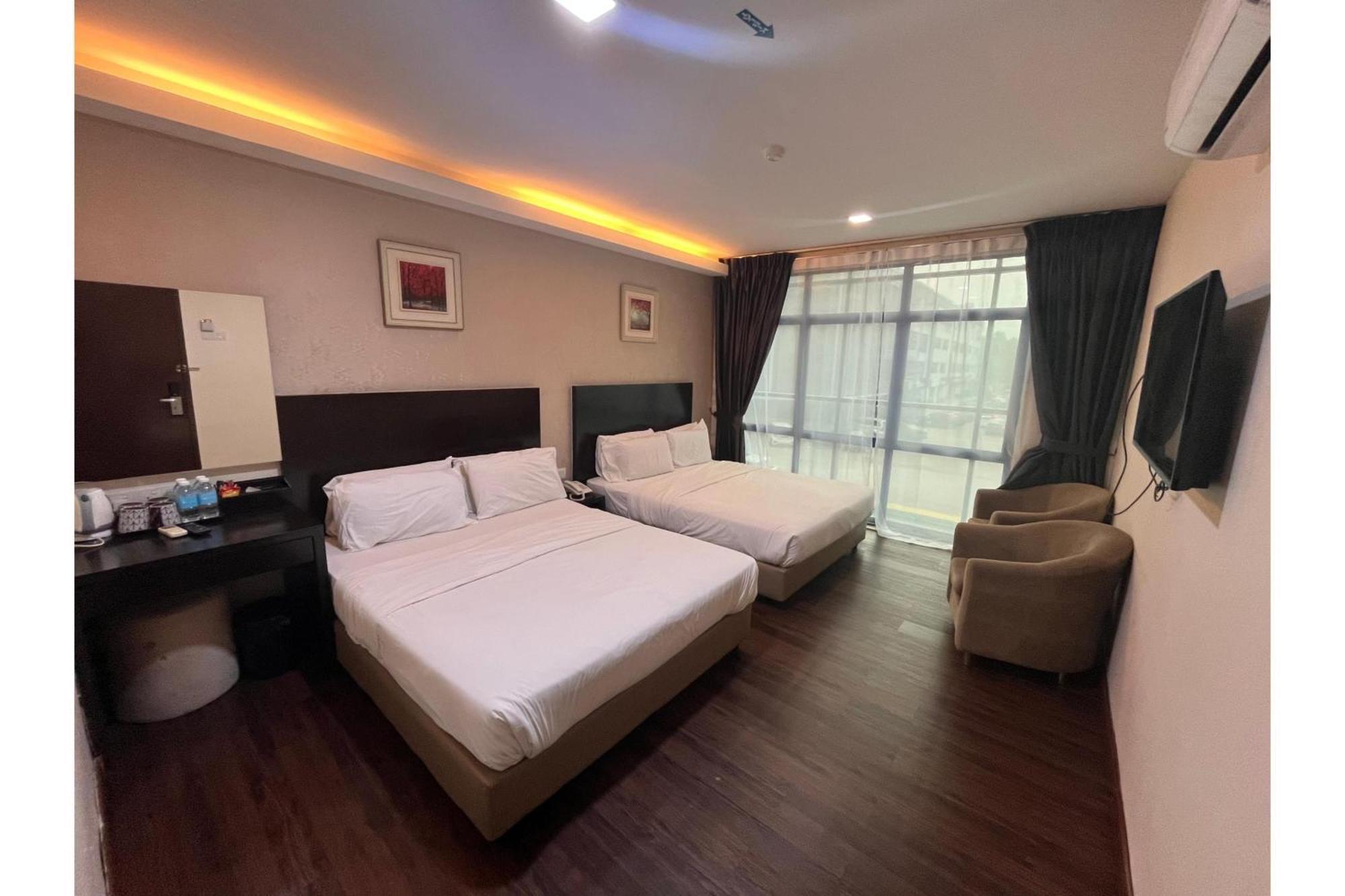 Capital O 91074 Grand World Hotel Johor Bahru Bagian luar foto