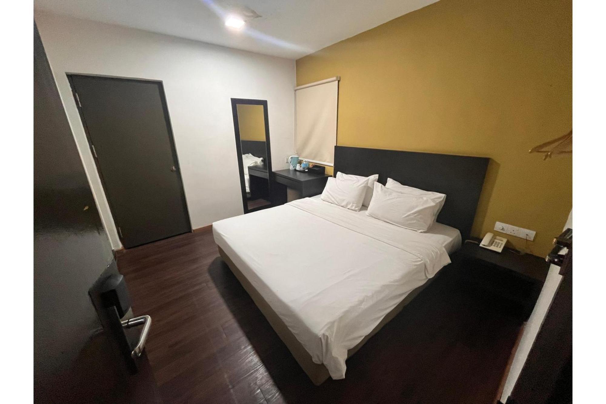 Capital O 91074 Grand World Hotel Johor Bahru Bagian luar foto