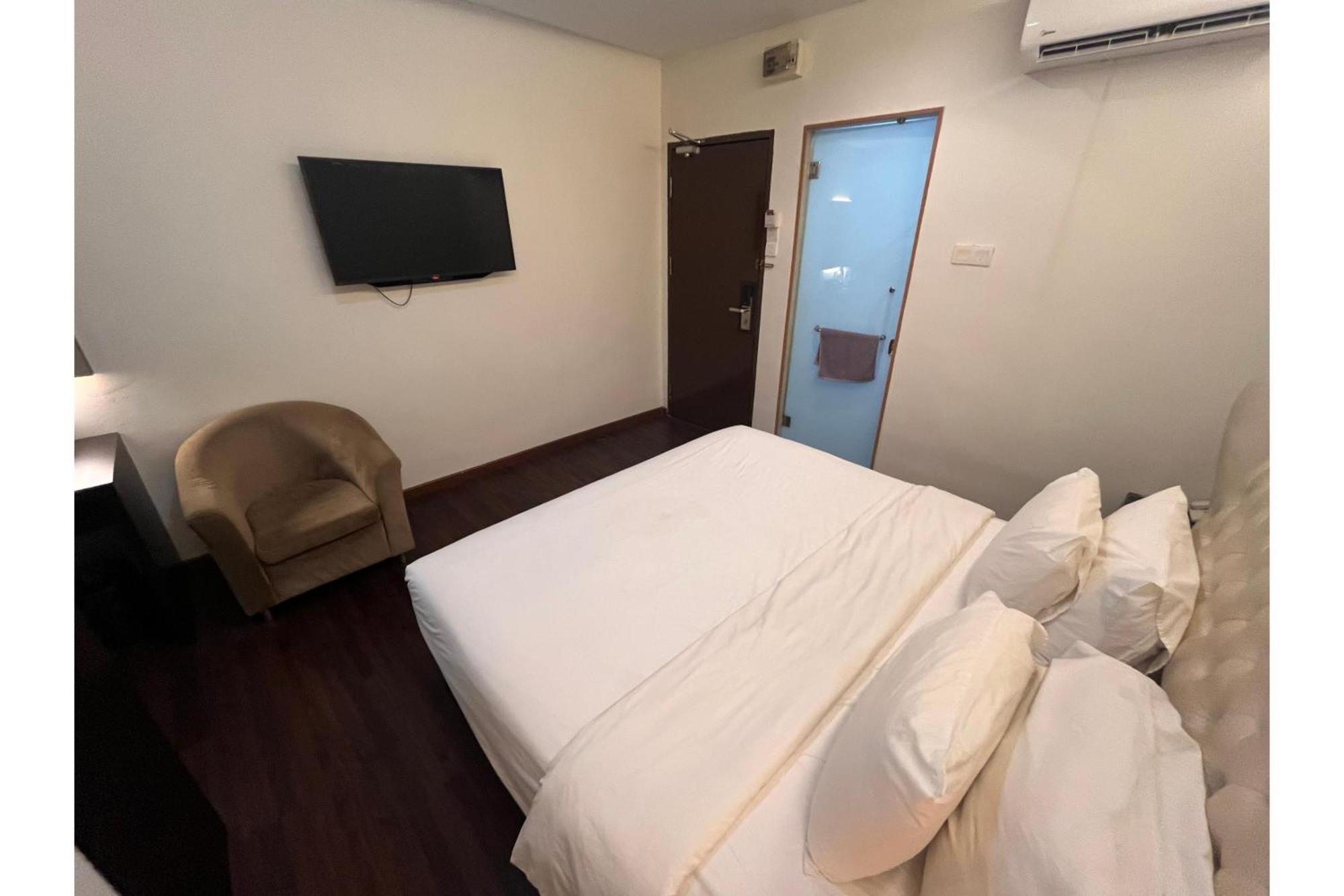 Capital O 91074 Grand World Hotel Johor Bahru Bagian luar foto