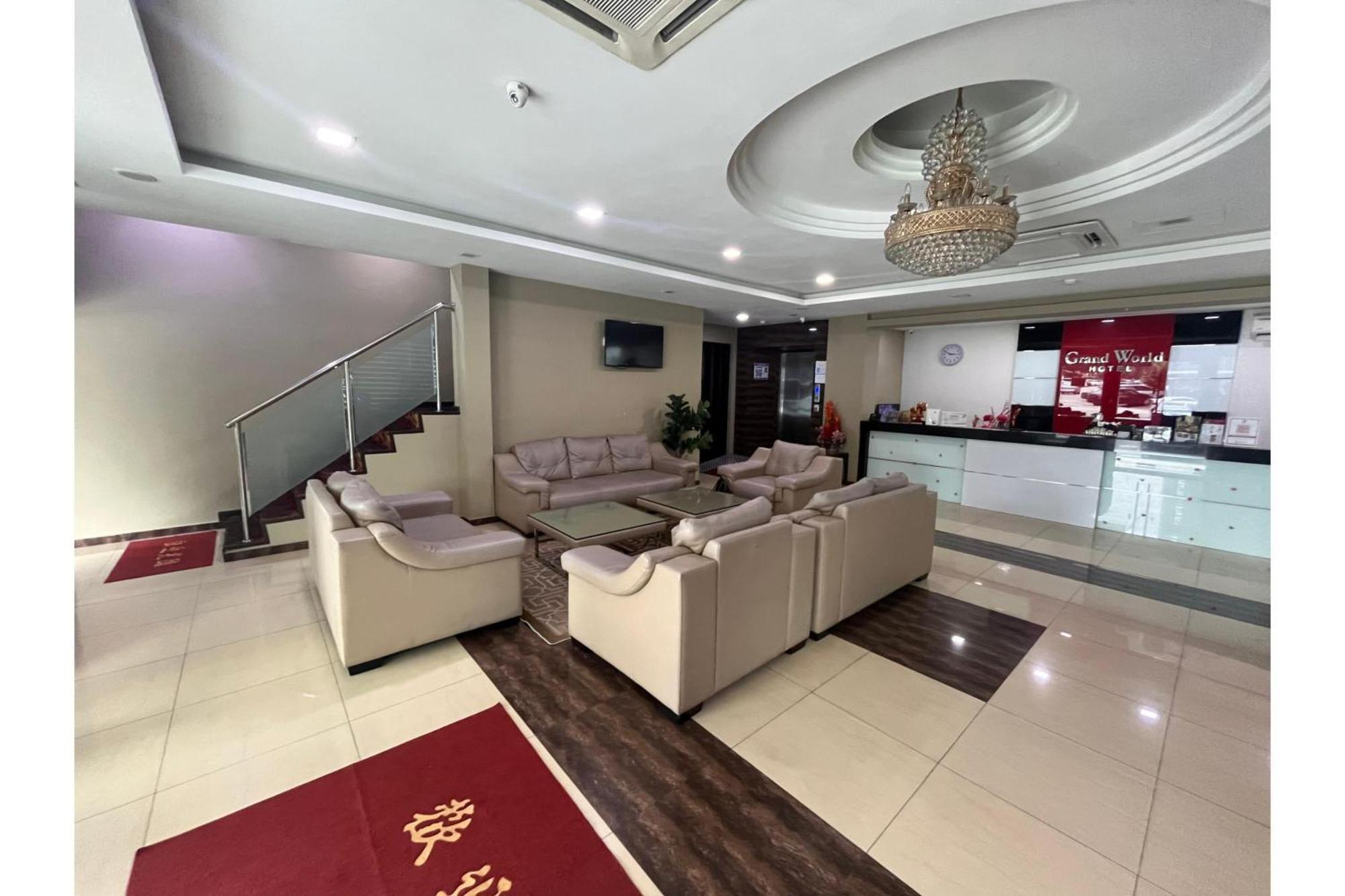 Capital O 91074 Grand World Hotel Johor Bahru Bagian luar foto