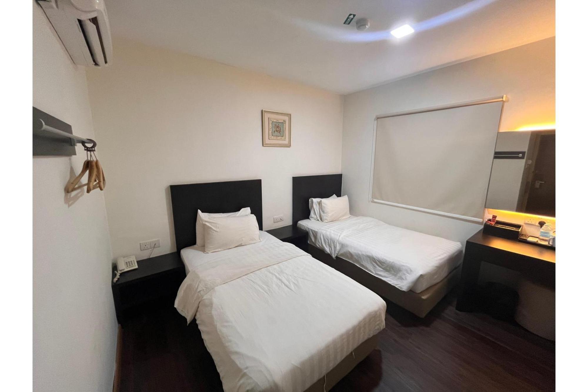 Capital O 91074 Grand World Hotel Johor Bahru Bagian luar foto